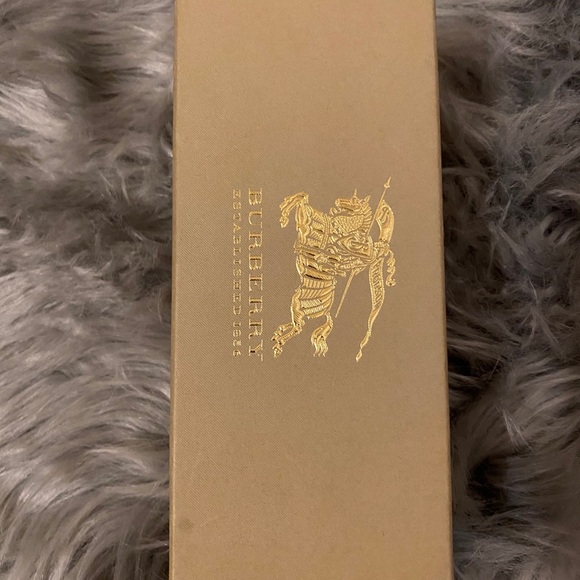 Brand New beautiful Burberry Sunglasses - Picture 6 of 10